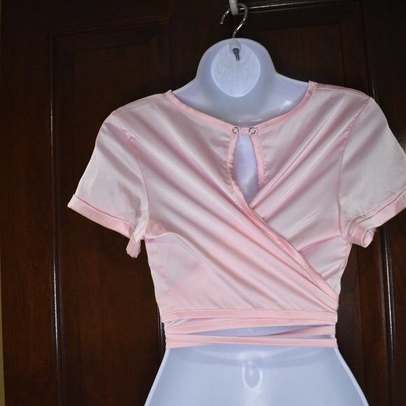 Tulum Sunrise Pink Satin Wrap Crop Top Size Large Short Sleeve Blouse - Picture 8 of 15